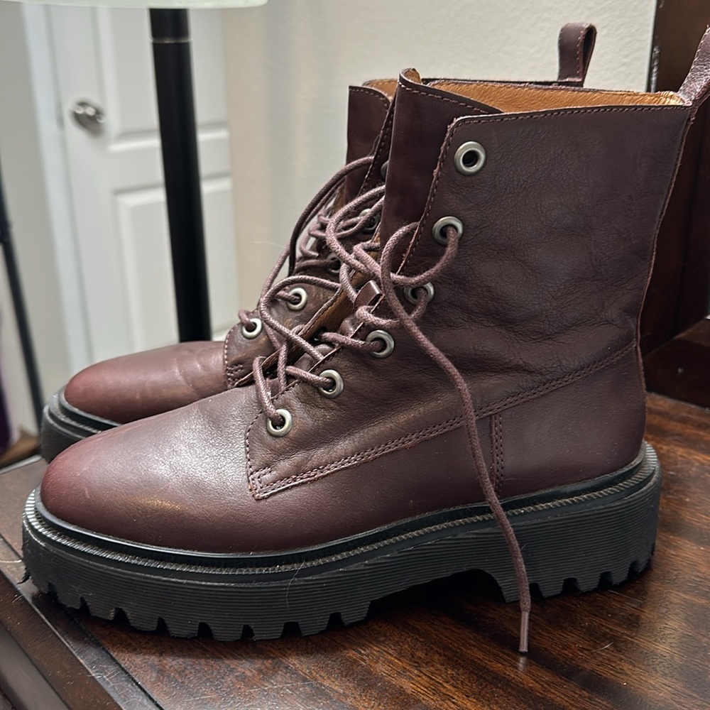 Madewell boots upper leather, size 8